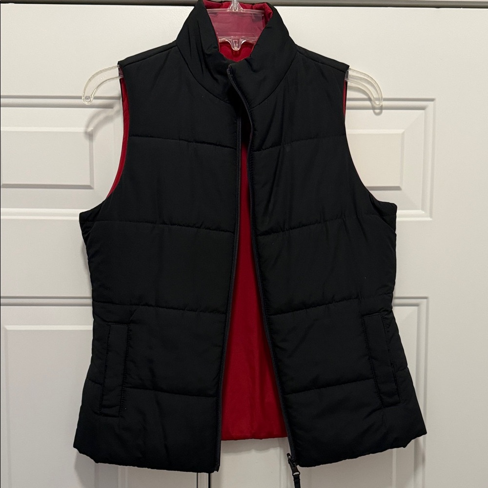 Merona Black / Red reversible puffer vest